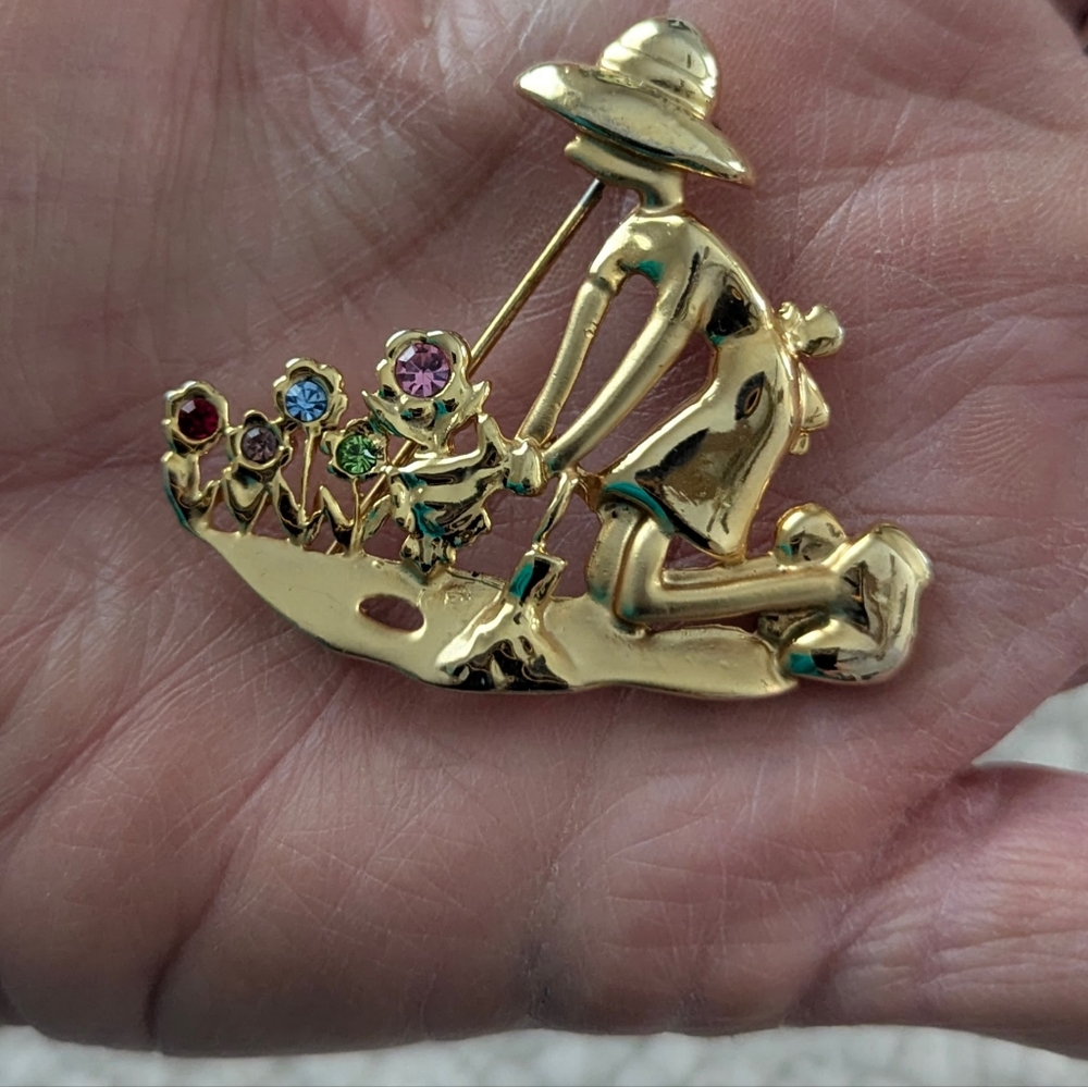 NWT White Stag Gardner Brooch